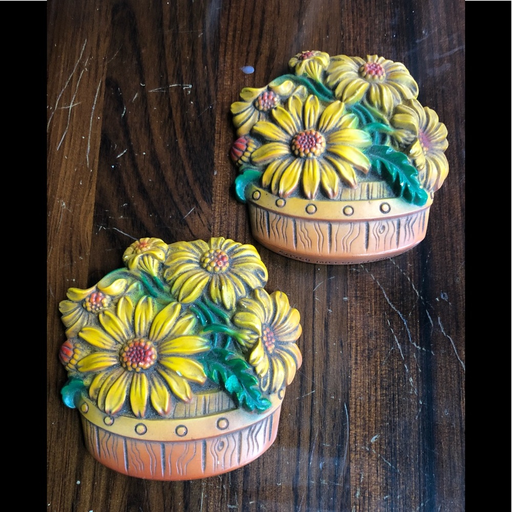 1968 Chalkware Daisies In Barrel Wall Hangings